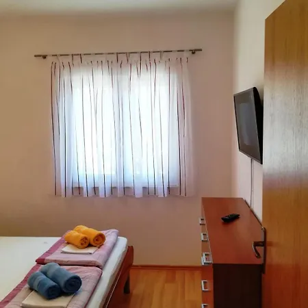 Mit Ueberdachter Terrasse By Interhome Apartmán