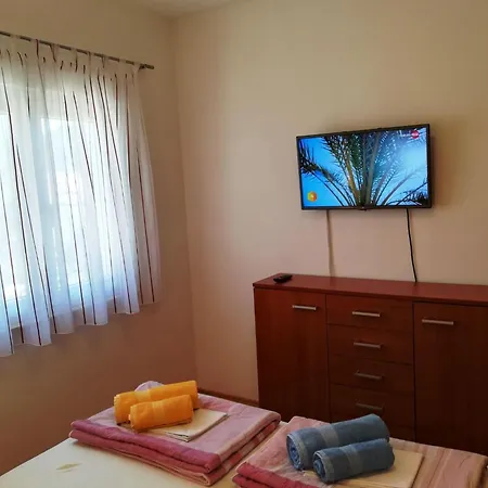 Lägenhet Mit Ueberdachter Terrasse By Interhome