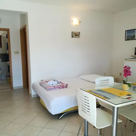 Mit Ueberdachter Terrasse By Interhome Apartmán