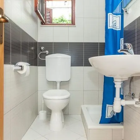 Mit Ueberdachter Terrasse By Interhome