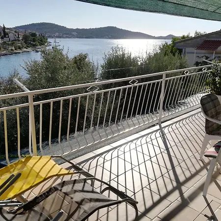 Mit Ueberdachter Terrasse By Interhome 公寓 罗戈兹尼察
