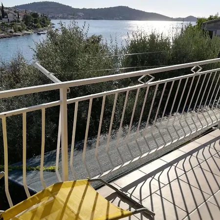 Mit Ueberdachter Terrasse By Interhome 公寓