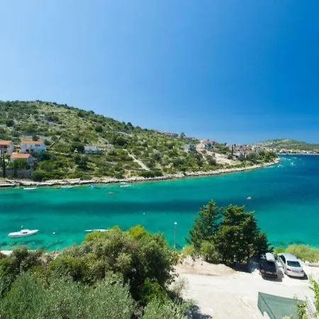 Mit Ueberdachter Terrasse By Interhome Apartmán