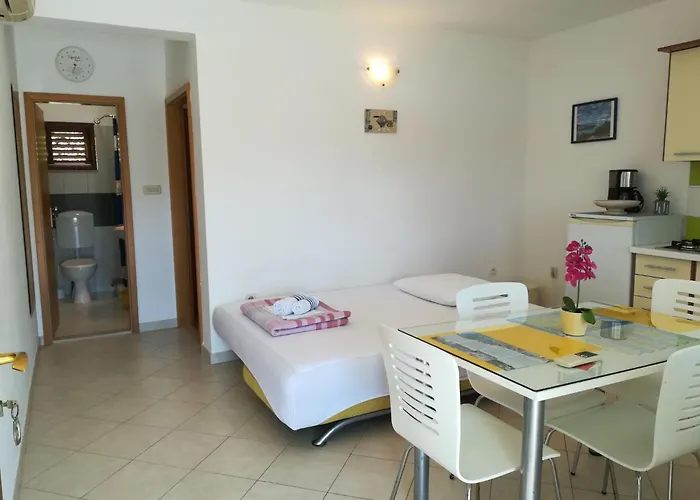 Mit Ueberdachter Terrasse By Interhome Διαμέρισμα