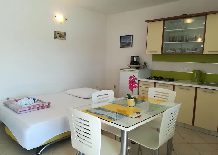 Apartment Mit Ueberdachter Terrasse By Interhome *