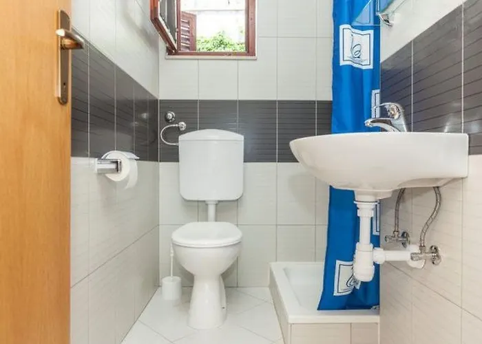 Mit Ueberdachter Terrasse By Interhome